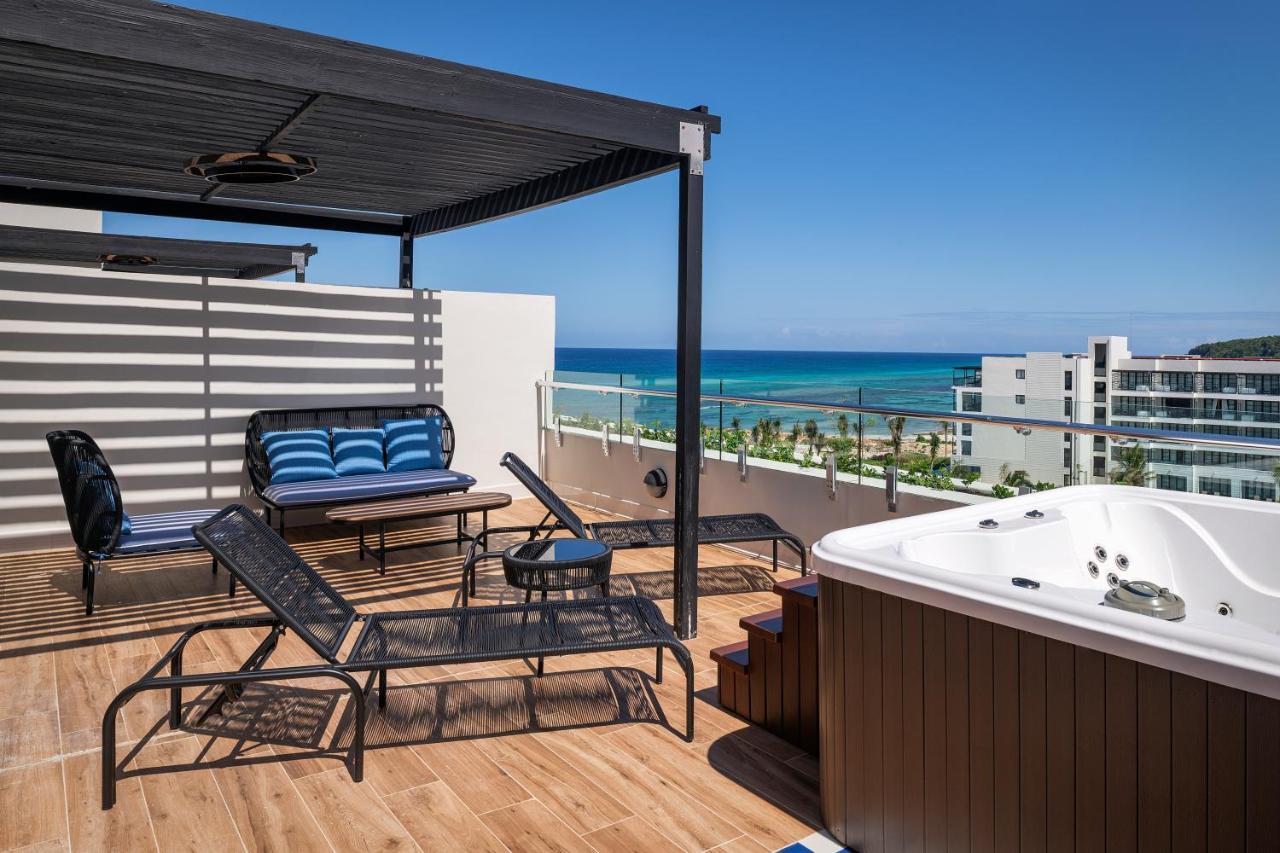 Ocean Eden Bay (Adults Only) Hotel Spring Rises Exterior photo Rooftop at the Hilton Playa del Carmen